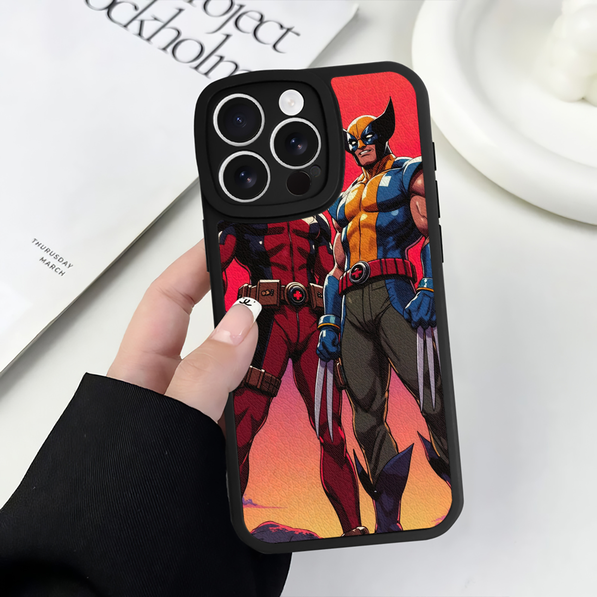 （画像用） Deadpool デッドプール 【iPhone 16シリーズ対応】シリコンスマホケース（レザー調） 材質：シリコン